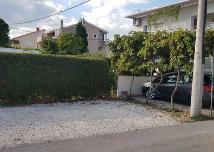 Garden Oasis - Kastel Luksic Apartman *